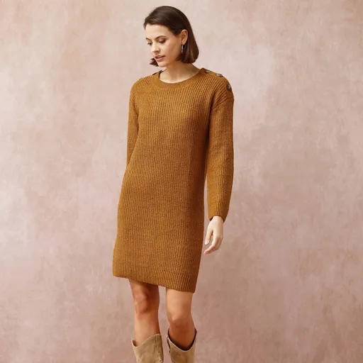 Rochie tricotată cu nasturi pe umeri