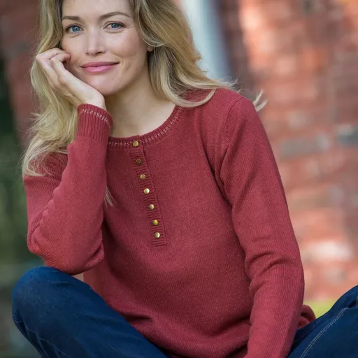 Pulover cu decolteu tunisian și detalii aurii