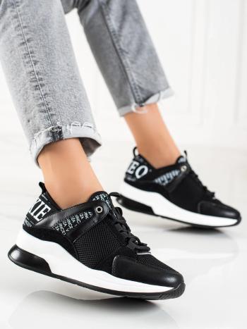 Adidași moderni doamnelor negre fără toc