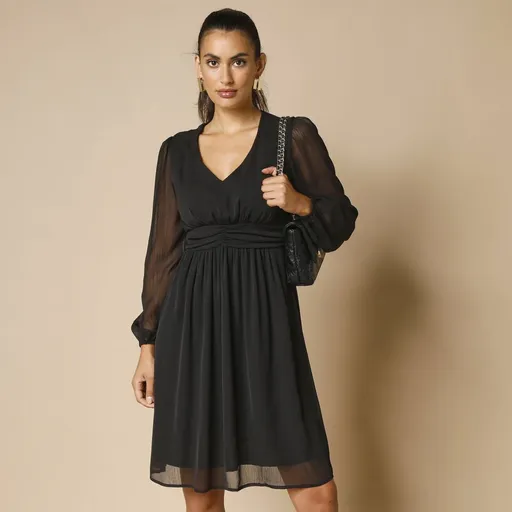 Rochie scurtă cu talie originală, voal