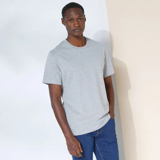 Tricou cu gât rotund și mâneci scurte