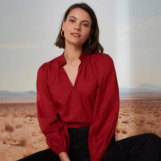 Bluză uni cu guler ridicat și mâneci încrețite