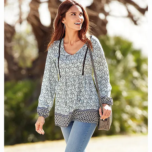 Bluză cu imprimeu și volan