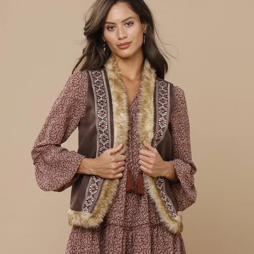 Vestă din piele întoarsă cu broderie