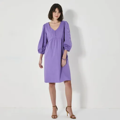 Rochie scurtă evazată de culoare solidă cu broderie