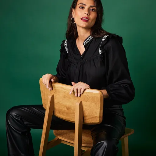 Bluză aerisită monocromă