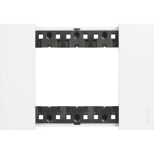 Rama ornament 3 module Bticino Living Now KA4803KW, alb