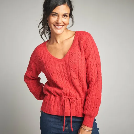 Pulover ajurat cu decolteu în V și model împletit