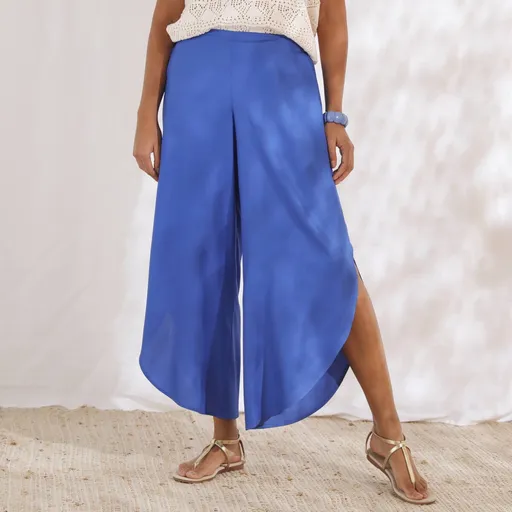 Pantaloni largi cu tăieturi adânci