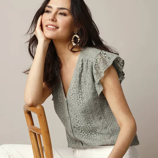 Bluză cămașă cu decolteu în V și dantelă