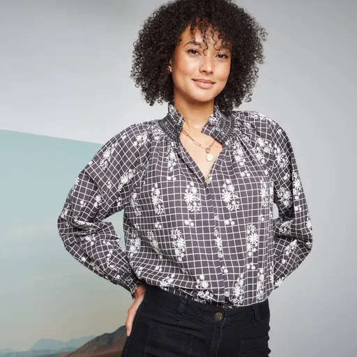 Bluză cu mâneci încrețite și pliuri, cu imprimeu