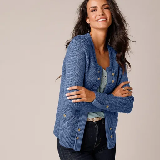 Pulover tricotat original și nasturi cu patină de aur