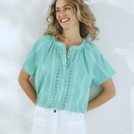 Bluză unicolor cu mâneci scurte și dungi macramé