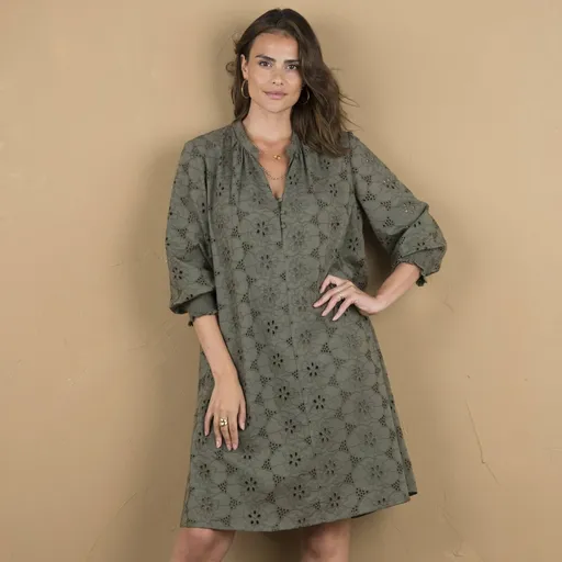 Rochie scurtă dreaptă cu broderie openwork