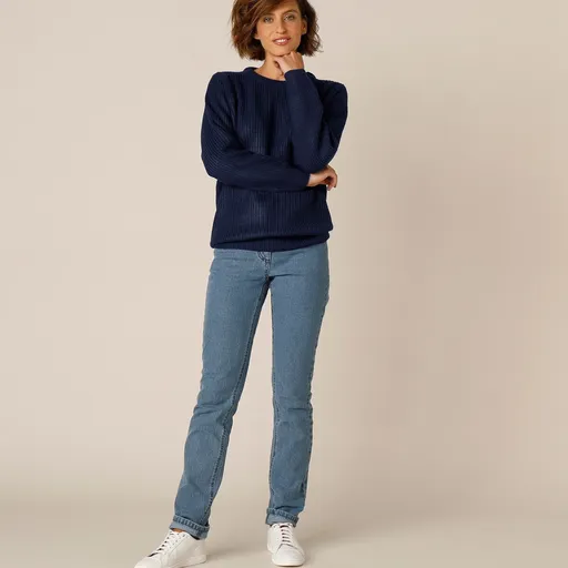 Pulover cu guler rotund și model simplu