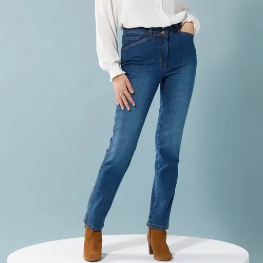 Pantaloni drepți pentru o siluetă mai mică