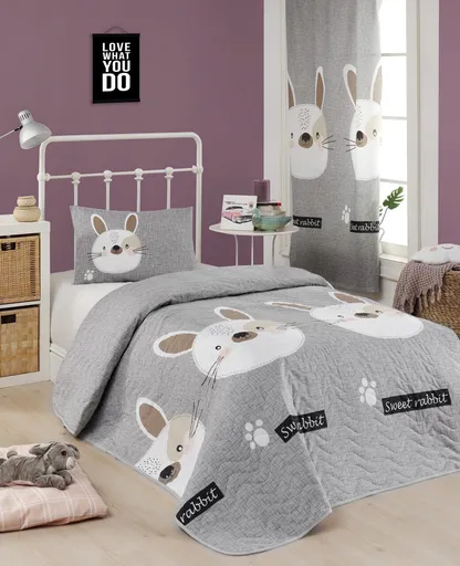 Set cuvertura matlasata Single 160x220 cm, 2 piese, L'essentiel Maison, Tavşancık, 65% bumbac/35% poliester , Gri / Maro / Alb / Roz