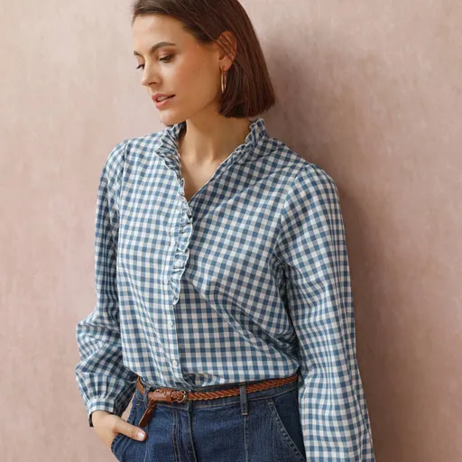 Bluză în carouri cu volane