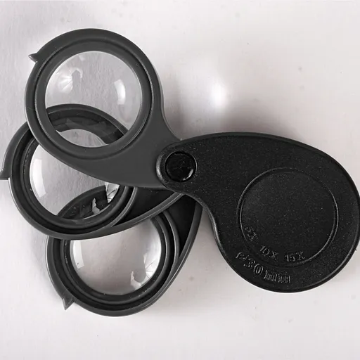Lupă pliabilă 3 în 1