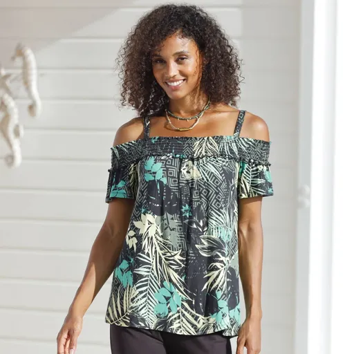 Tricou imprimat cu umerii la vedere și flip-flops