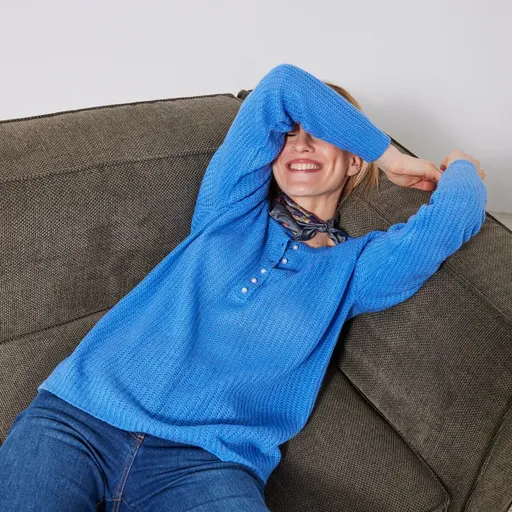 Pulover tunisian cu guler, model simplu tricotat