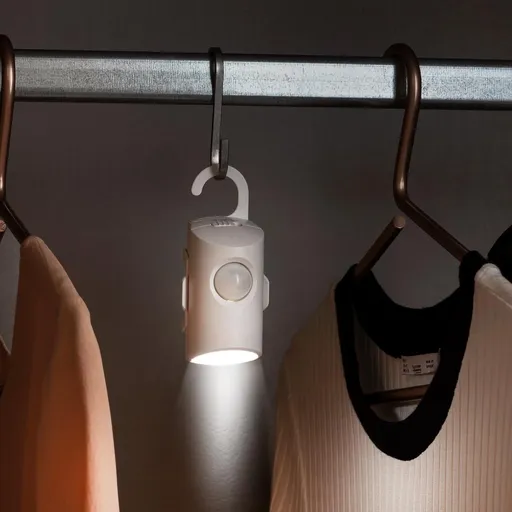 Lumină multifuncțională cu senzor