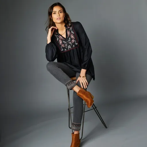 Bluză lungă cu broderie și mâneci lungi