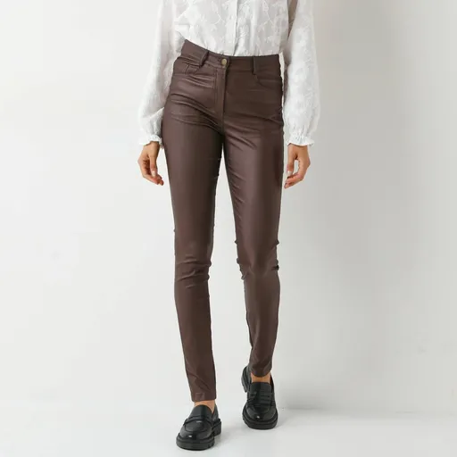 Pantaloni strâmți cu aspect de piele