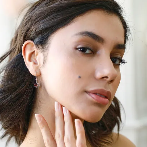 Cercei traforați, chihlimbar și argint