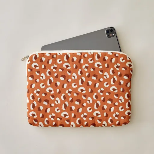 Husă căptușită pentru tabletă cu imprimeu Savana