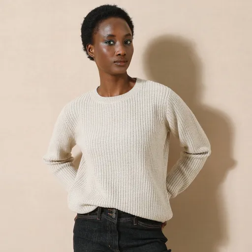 Pulover cu guler rotund și model simplu