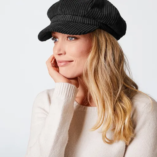 Beretă din catifea cu pelerină