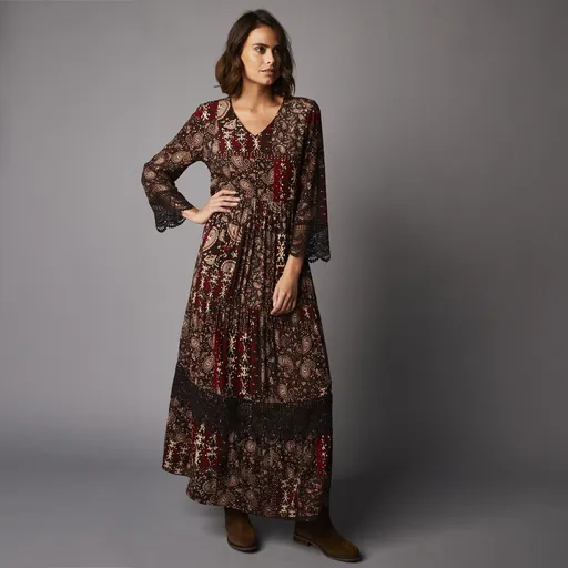 Rochie lungă în stil boho cu detalii macrameu