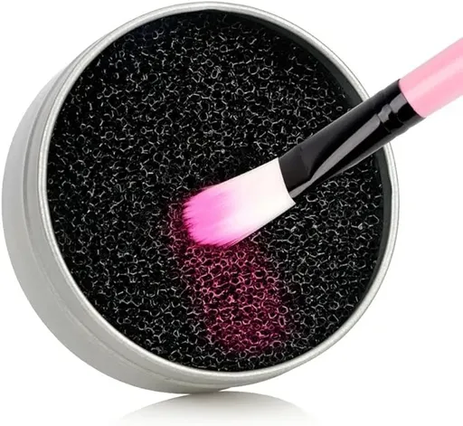 Dispozitiv pentru Curatarea Fardului de pe Pensulele de Machiaj