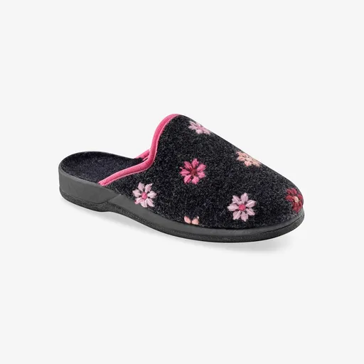 Papuci cu flori brodate