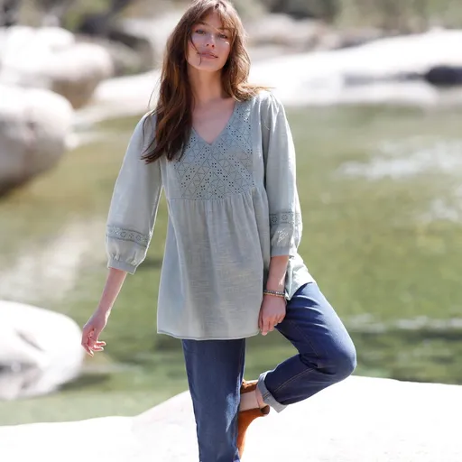 Bluză cu dantelă englezească