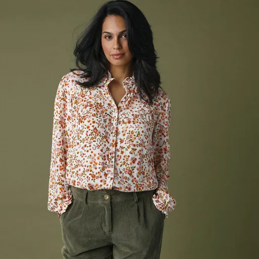 Bluză din crep cu volane și imprimeu