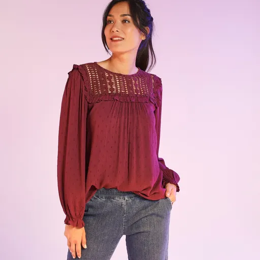 Bluză din crep cu broderie și macrameu