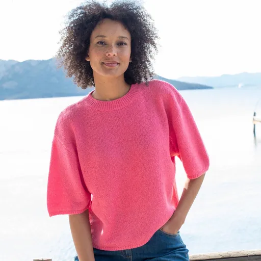 Pulover lejer cu mâneci până la cot și un amestec de mohair și lână