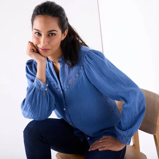 Bluză cu nasturi și macrame