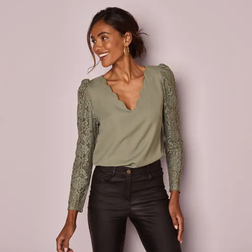 Bluză cu mâneci din dantelă și panglică pe spate