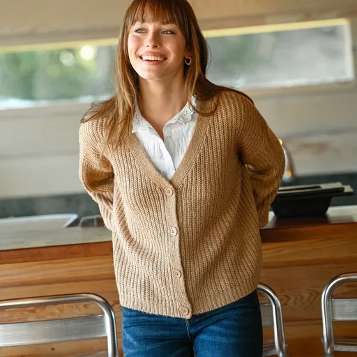 Pulover cu nasturi largi, cu atingere de mohair