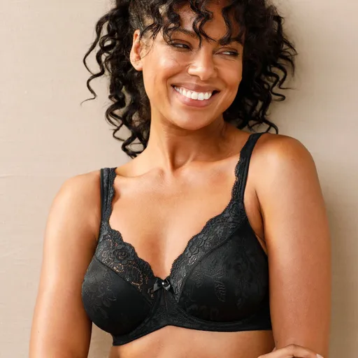 Sutien Stellina Triumph cu burete semi-umflat din satin și dantelă, cu armătură