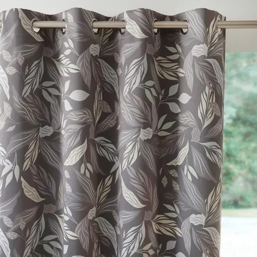 Perdea de culoare neagră cu motiv vegetal, de Colombine