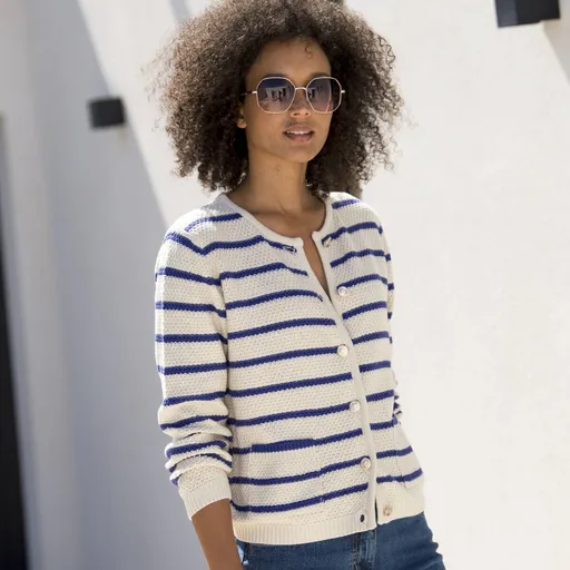 Pulover în dungi cu nasturi decorativi