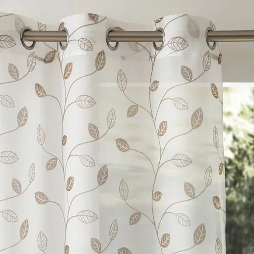 Perdea voal cu motiv de frunze și garnitură cu ochiuri