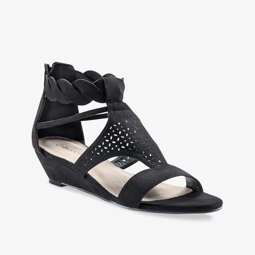 Sandale perforate cu curea împletită