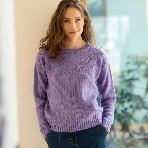 Pulover cu guler rotund și model perlat