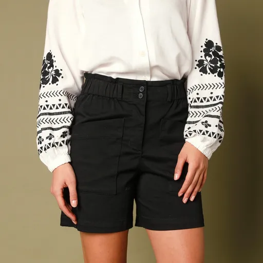 Pantaloni scurți cu talie înaltă și buzunare aplicate