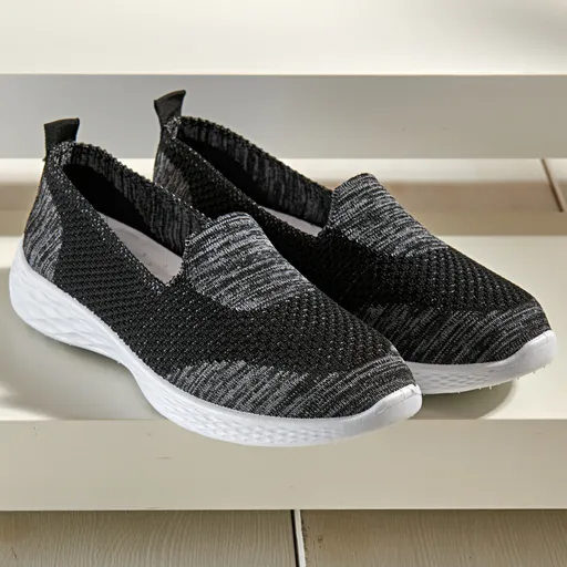 Pantofi cu aspect tricotat